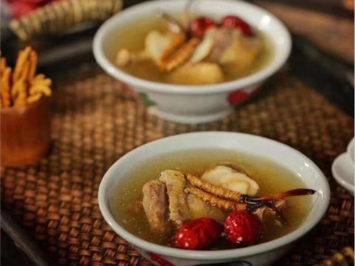 冬蟲夏草可以直接食用嗎？冬蟲夏草常用于燉煮