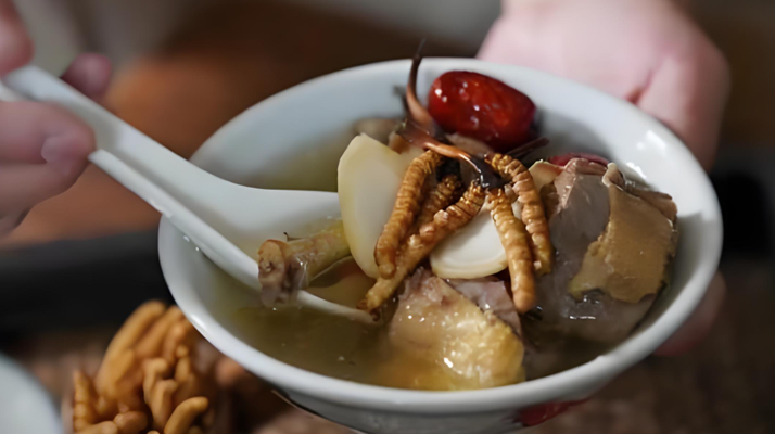 冬蟲(chóng)夏草搭配有道，滋養(yǎng)肺部效果妙