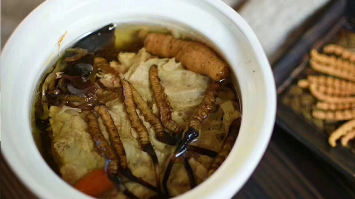 鮮香滋補！鮮冬蟲夏草燉雞湯的美味做法