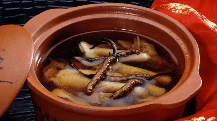糖尿病可服用冬蟲夏草嗎？科學(xué)解析其調(diào)理價(jià)值與注意事項(xiàng)
